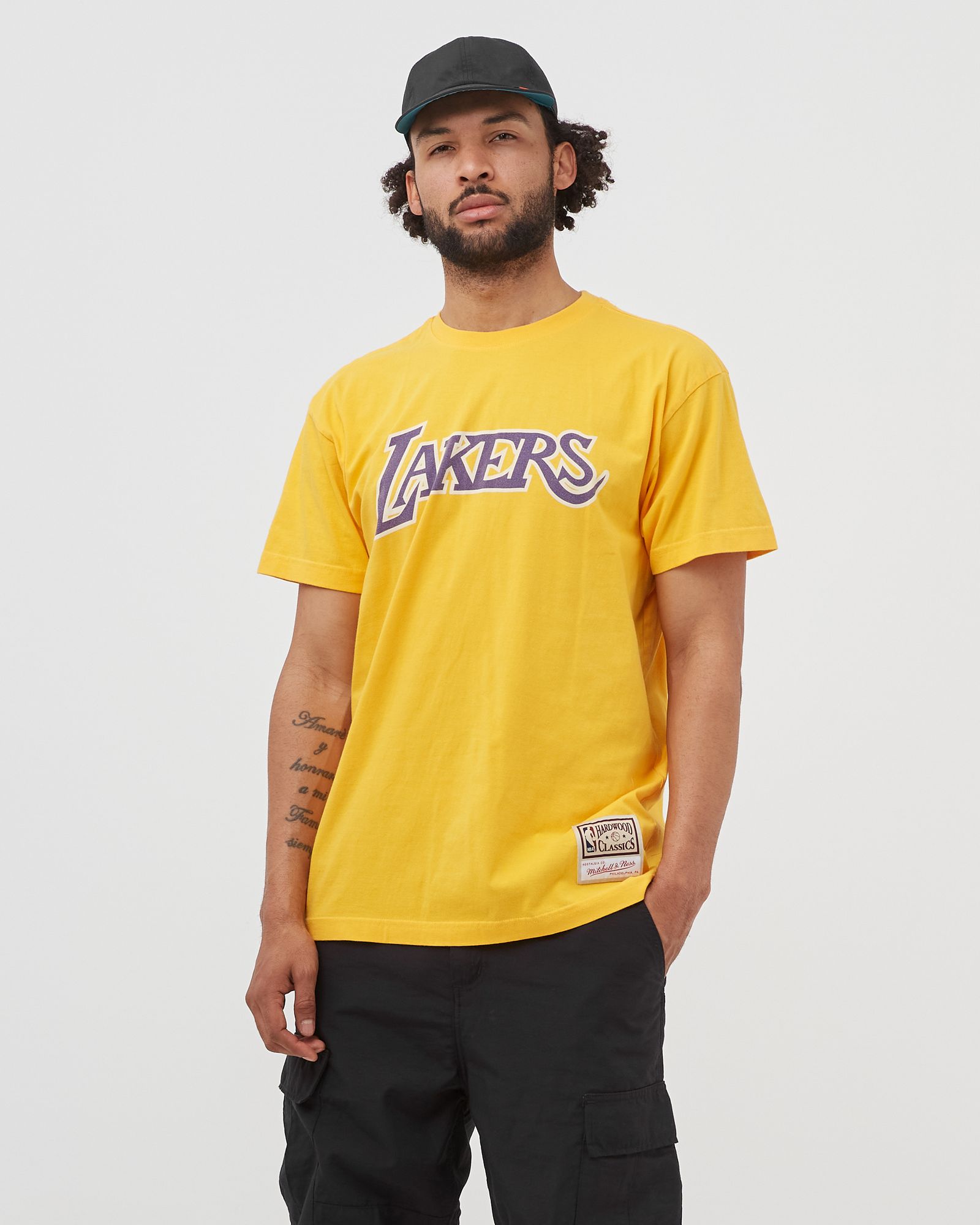 LOS ANGELES LAKERS Worn Logo Tee
