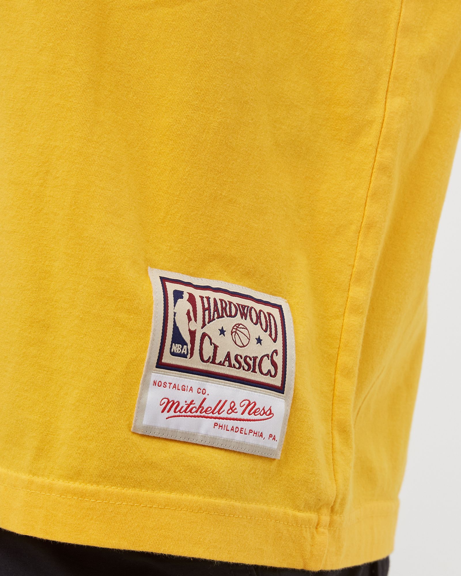 LOS ANGELES LAKERS Worn Logo Tee