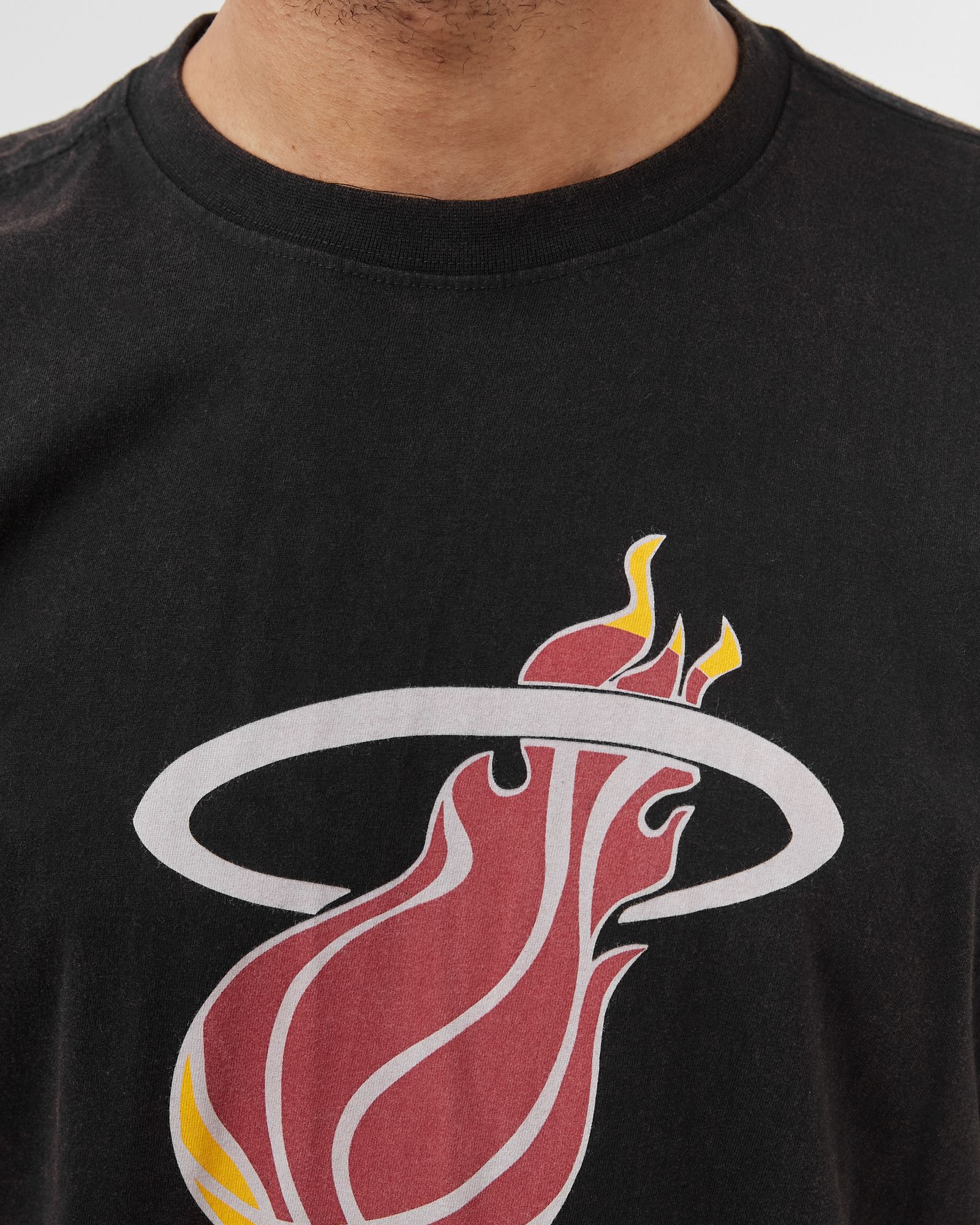 MIAMI HEAT Worn Logo Tee