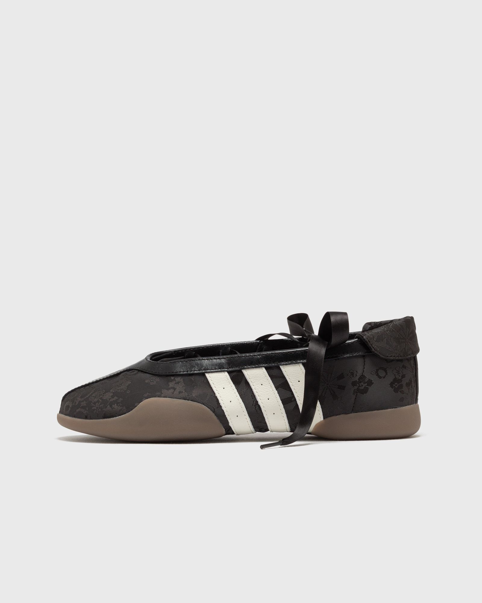 adidas Taekwondo Mei × Liberty London “Core Black”: Blumen im Schatten (4)