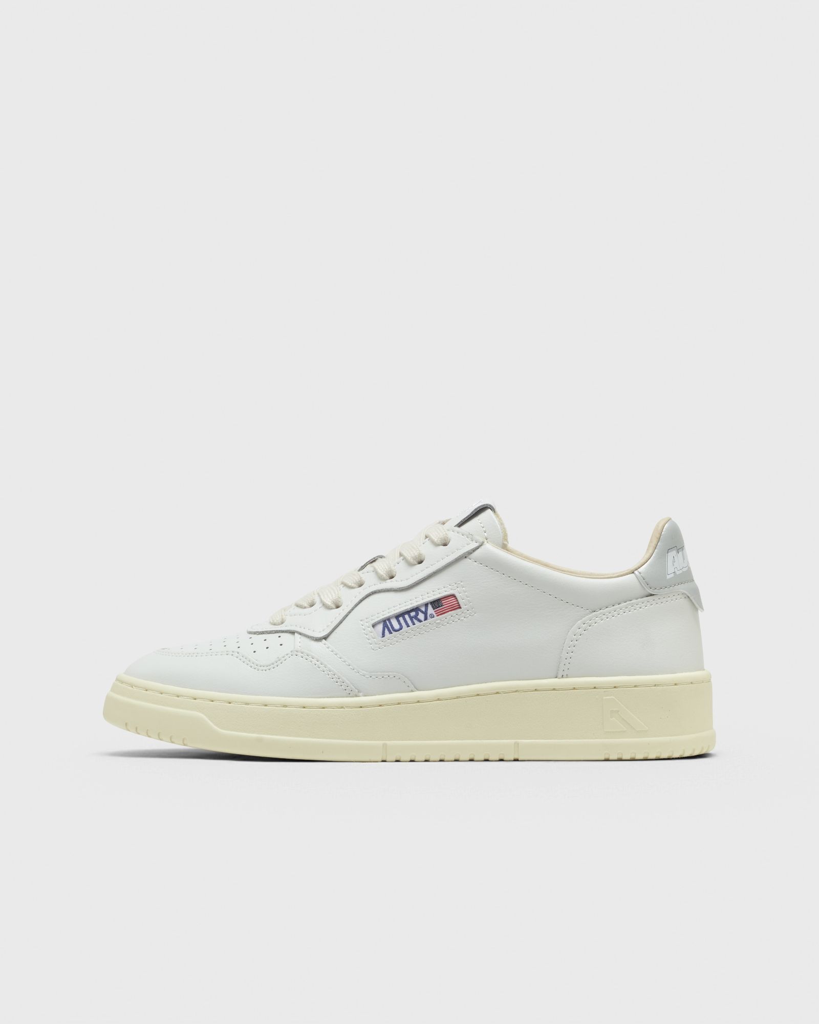 Autry Action Shoes MEDALIST LOW WOM, white