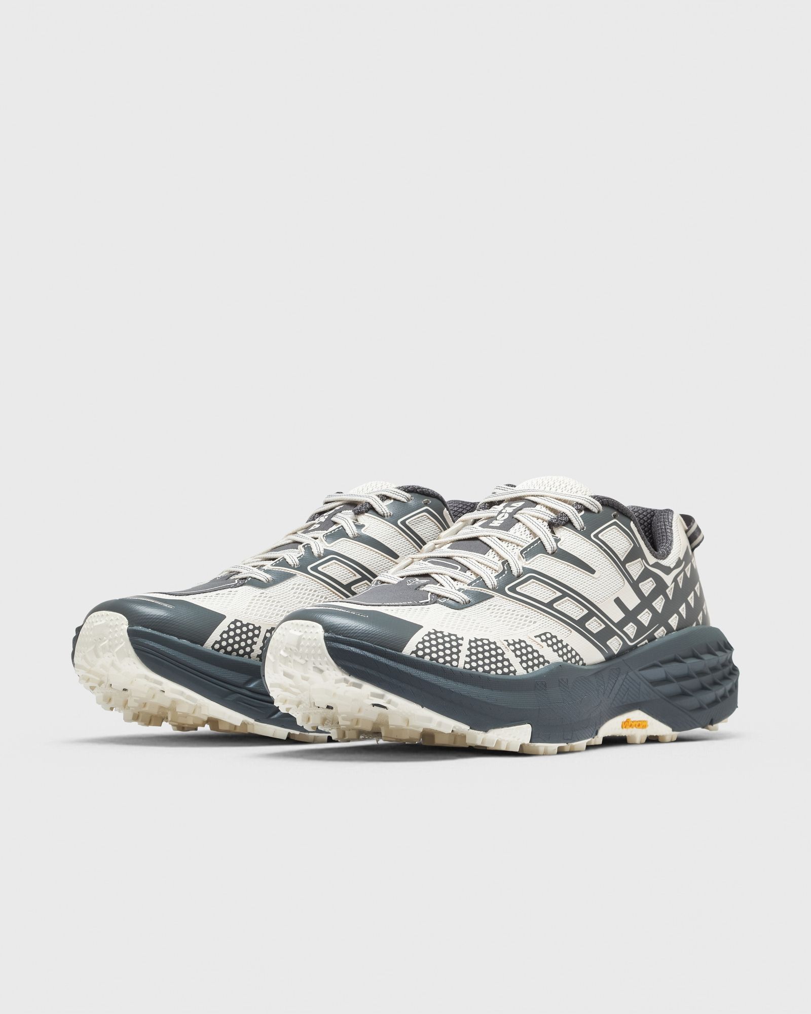HOKA Speedgoat 2 beige