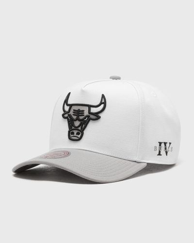 Mitchell & Ness NBA CORE IV PRO SNAPBACK CHICAGO BULLS, white