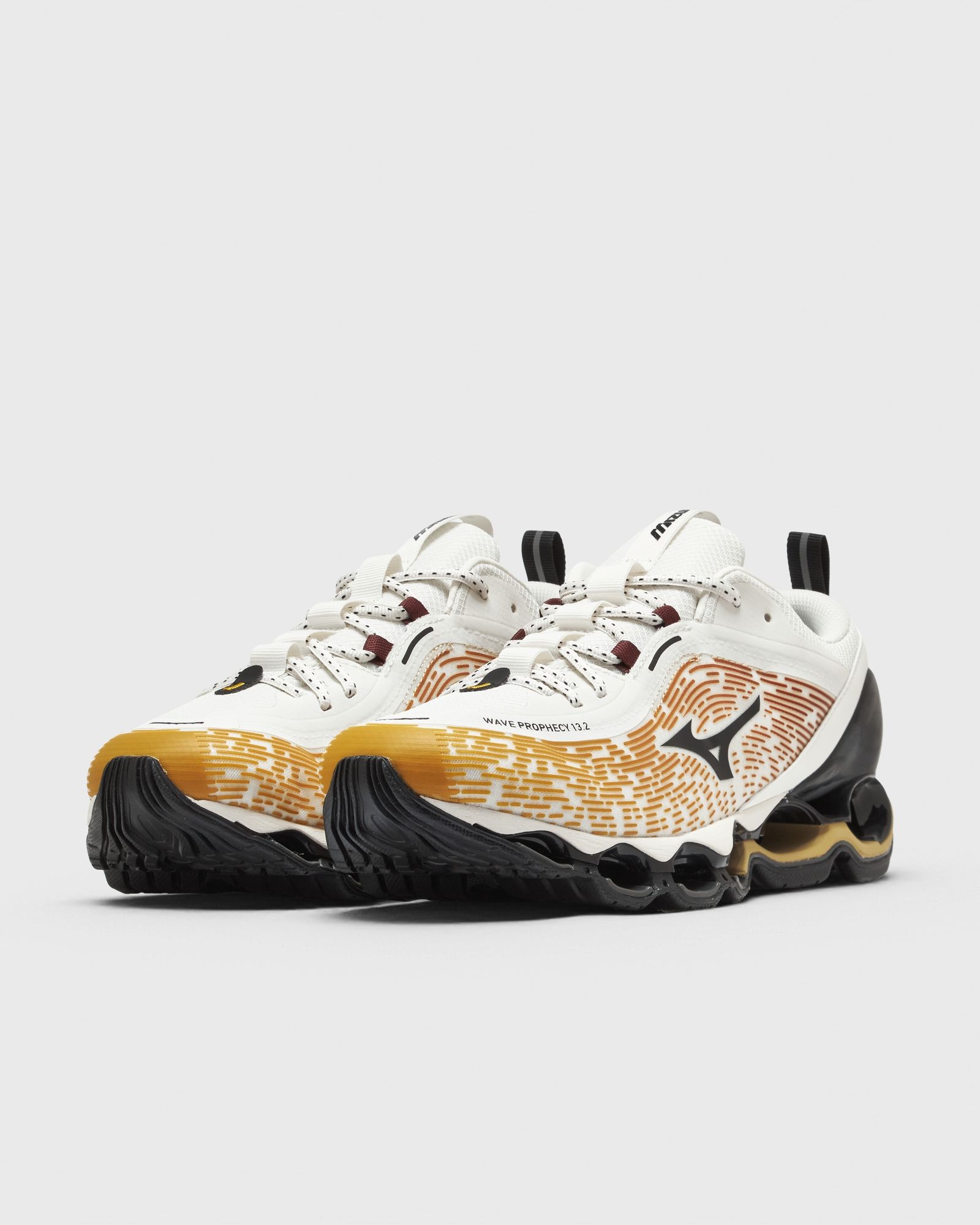 Mizuno Wave Prophecy gold|white