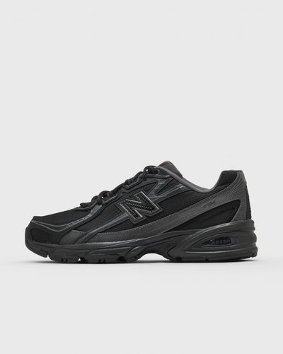 New Balance 740, black