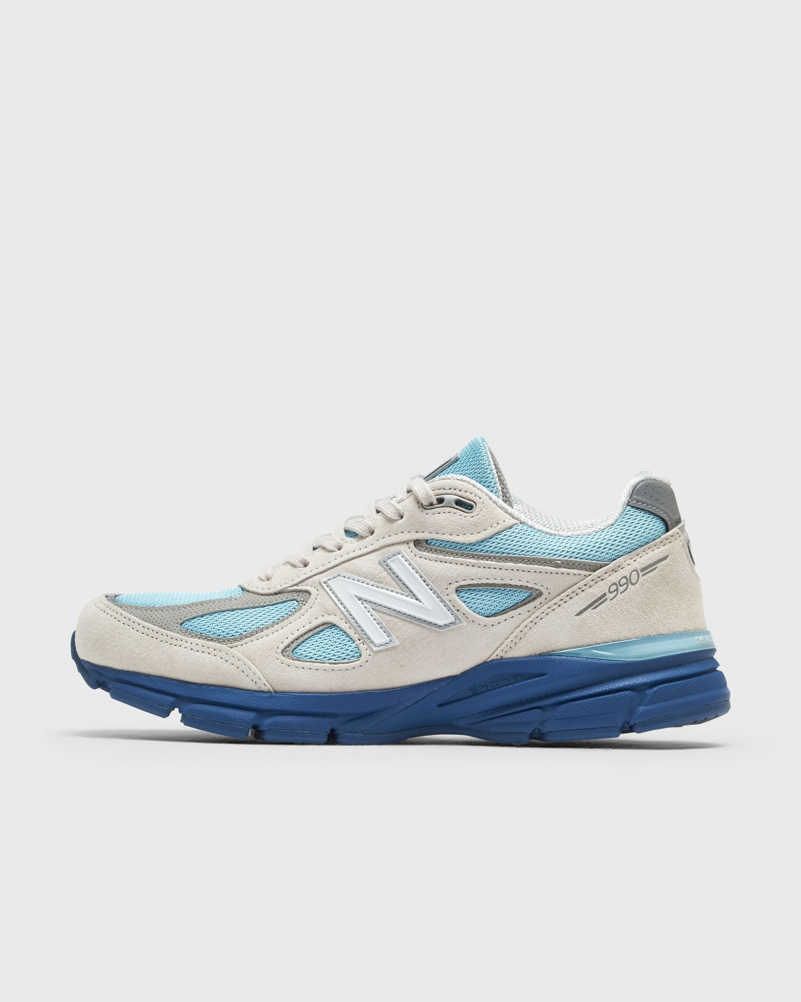 990