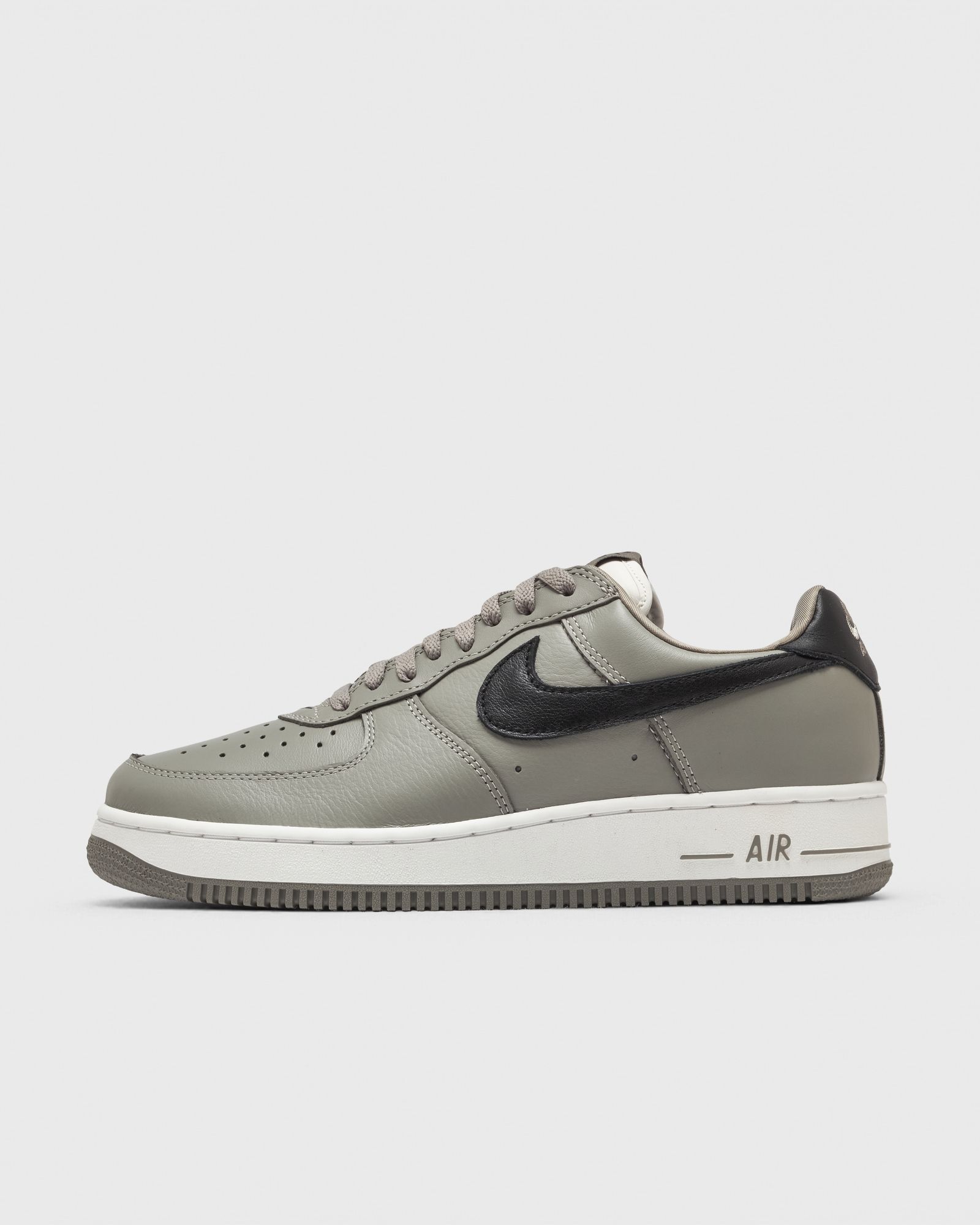 Nike AIR FORCE 1 '01, green