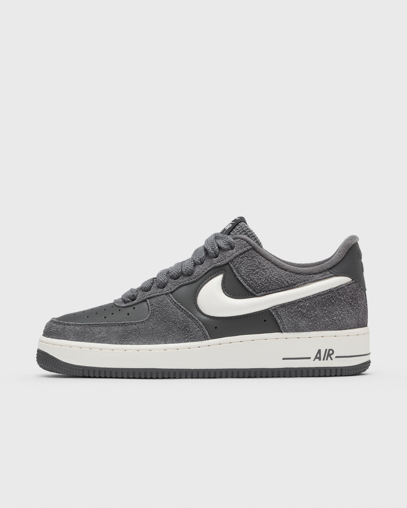 Nike AIR FORCE 1 '07 LV8