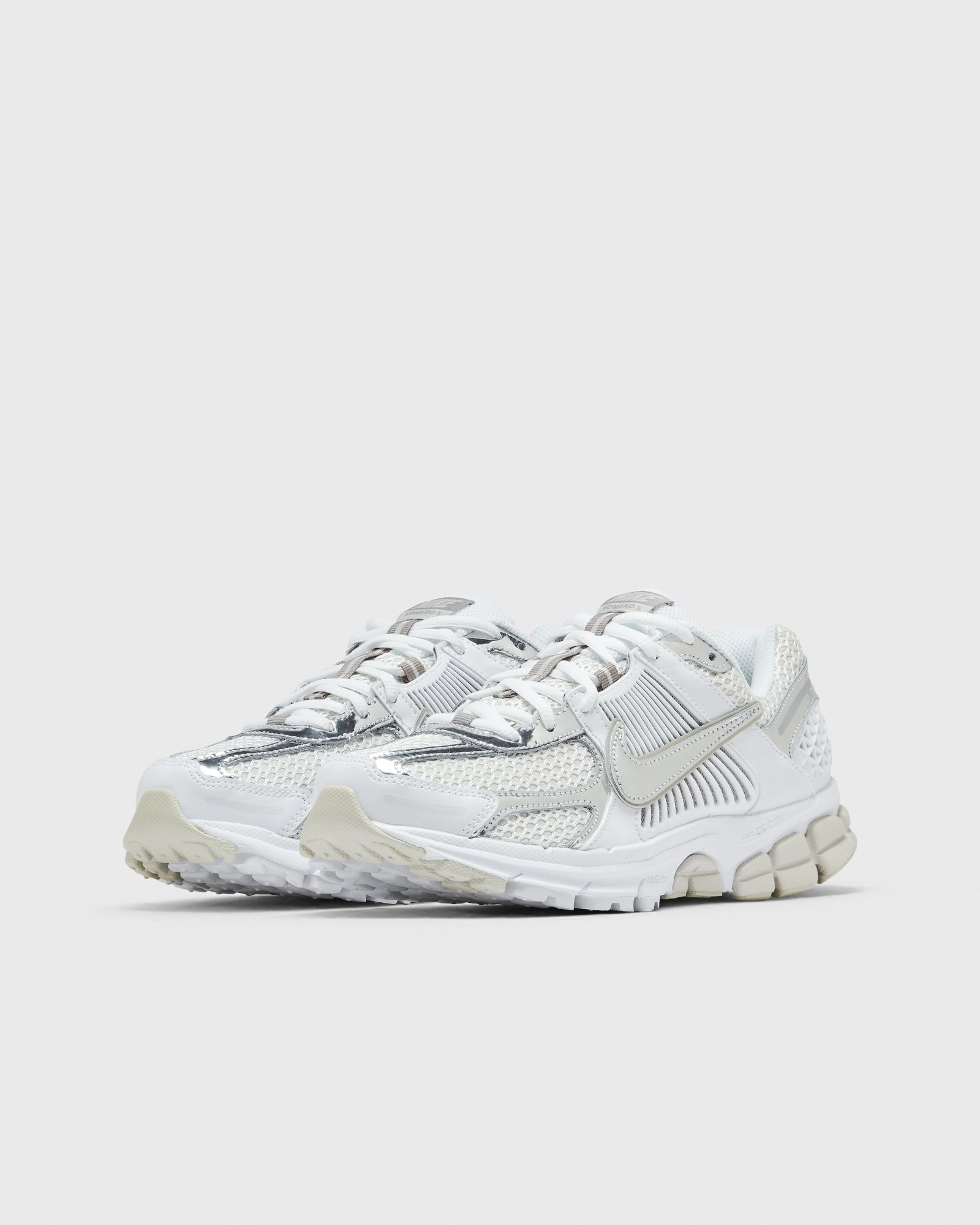 Nike Zoom Vomero 5 white
