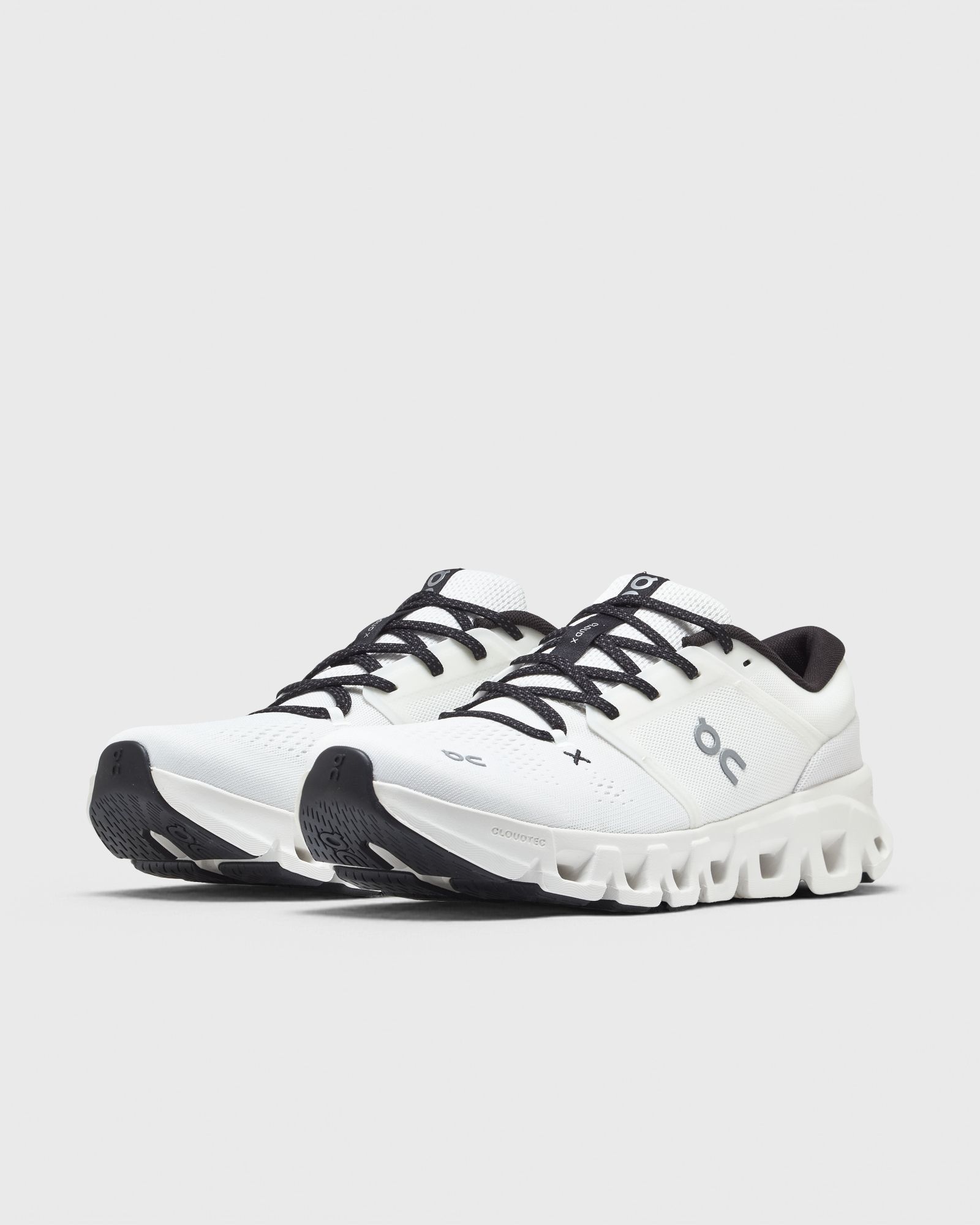On Running Cloud X white