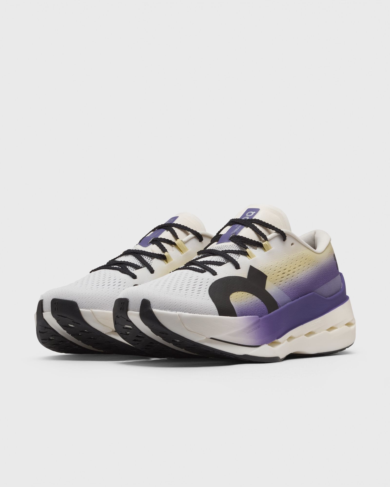 On Running Cloudboom purple|white