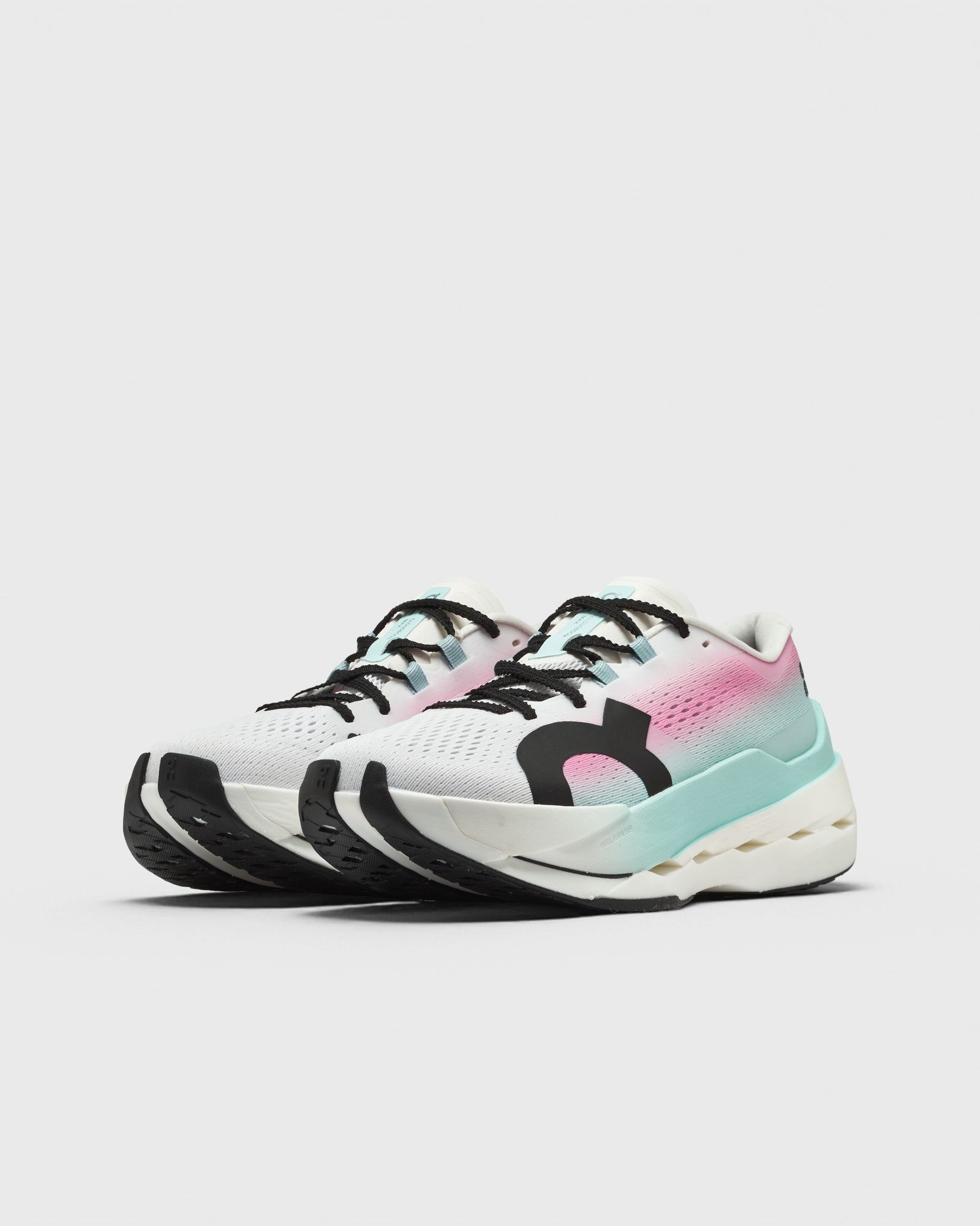 On Running Cloudboom blue|white