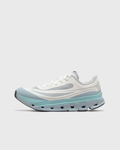 On Cloudflow 5 AD, blue|white