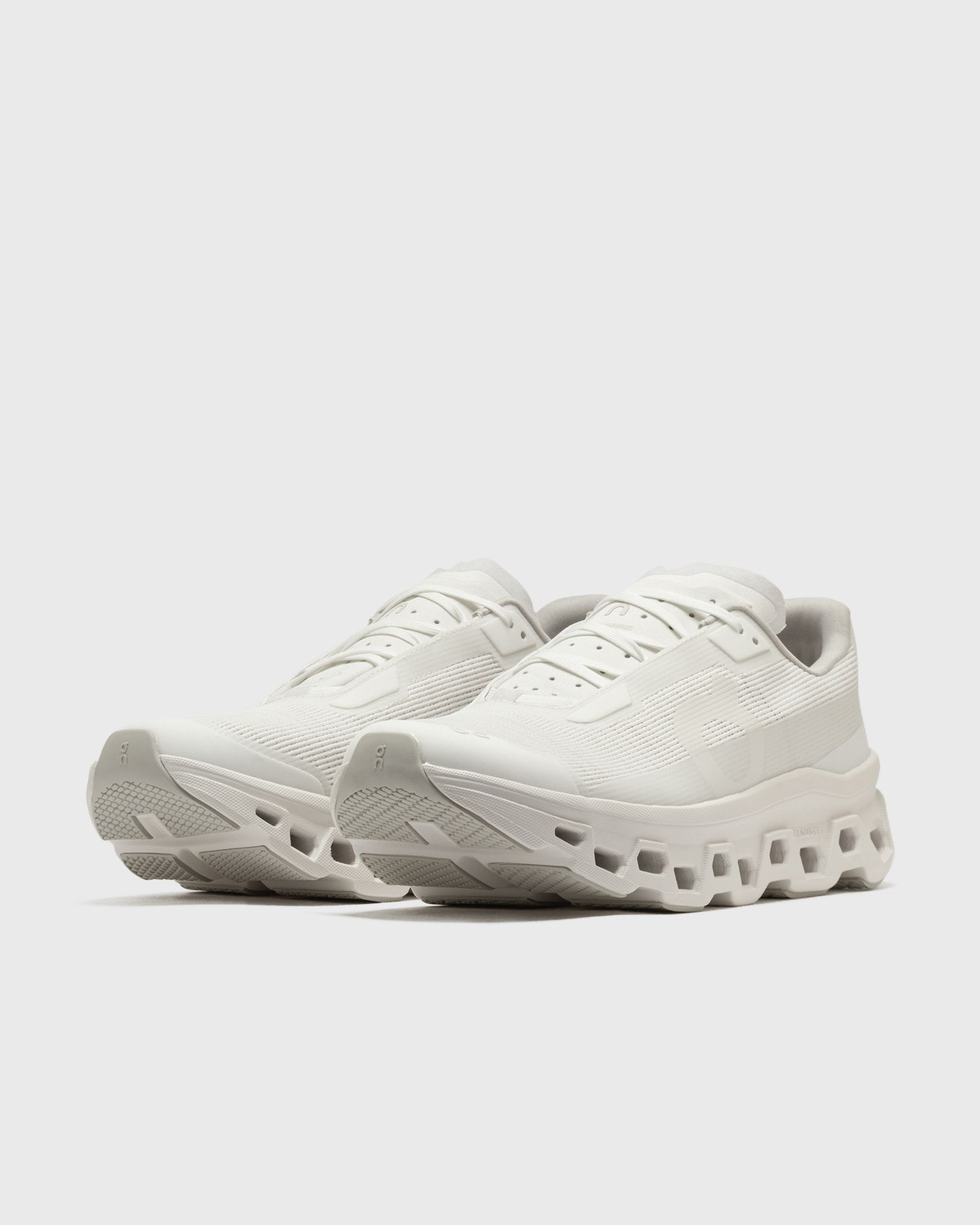 On Running Cloudmonster Void white