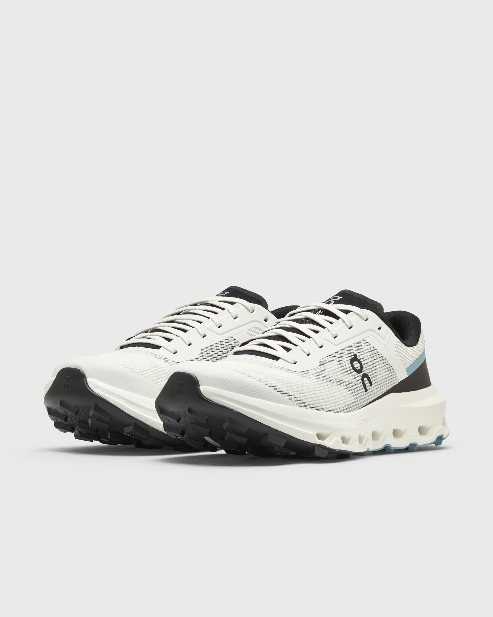 On Running Cloudvista white
