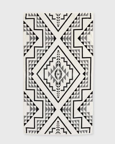 Pendleton OVERSIZED JACQUARD SPA TOWEL, black|white