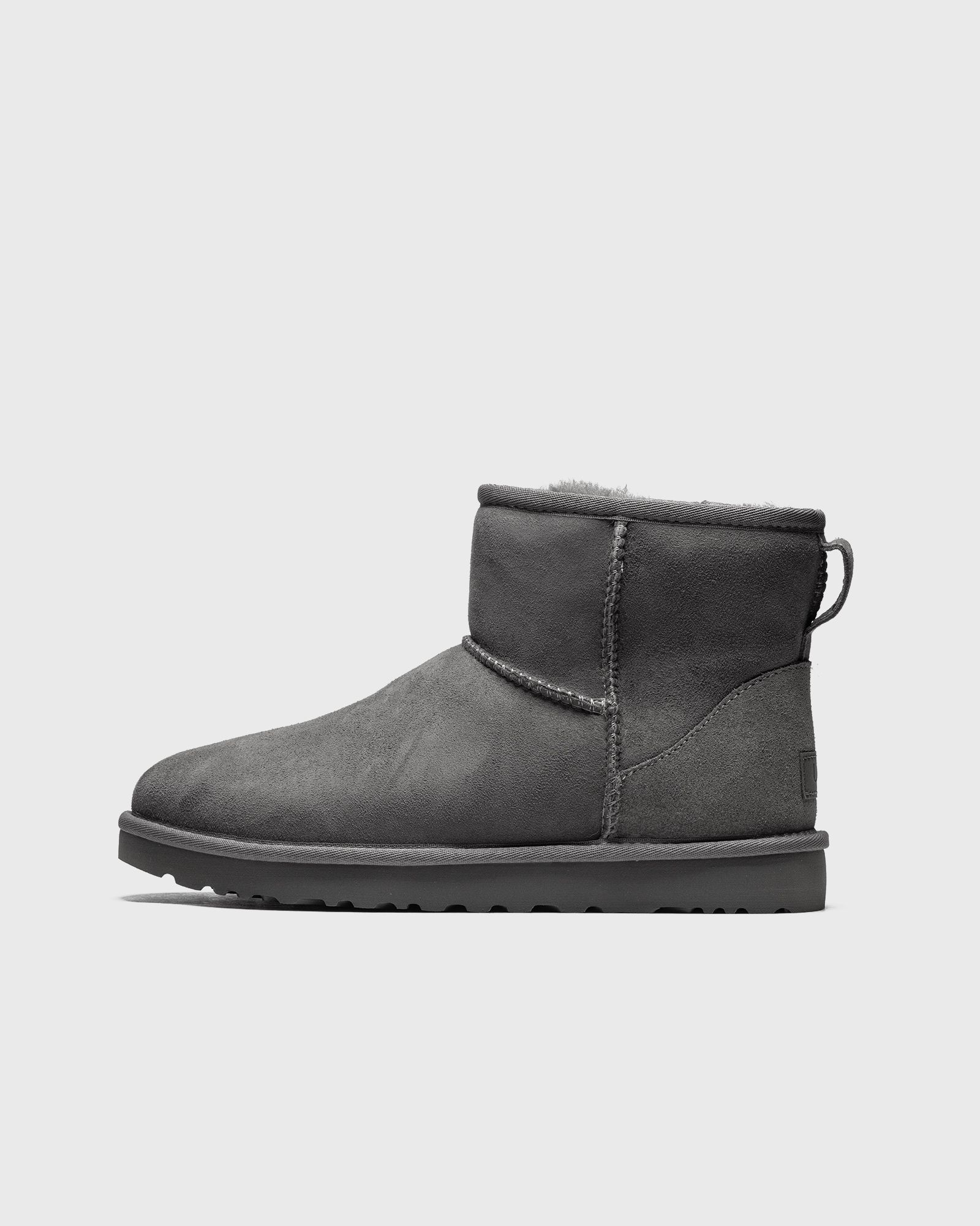 UGG CLASSIC MINI II, vue de côté