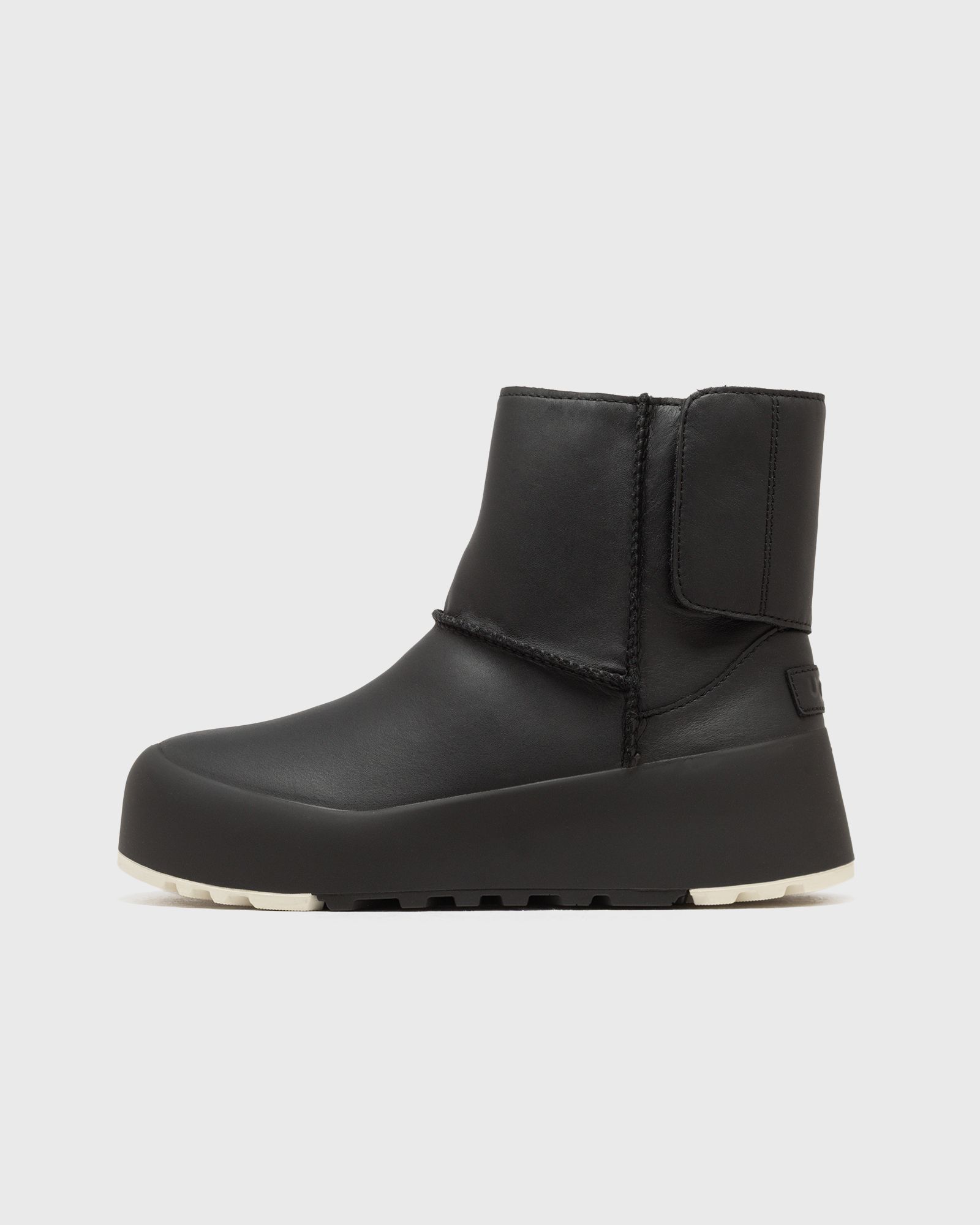 Ugg WMNS CLASSIC STREETSCAPE LTHR, black