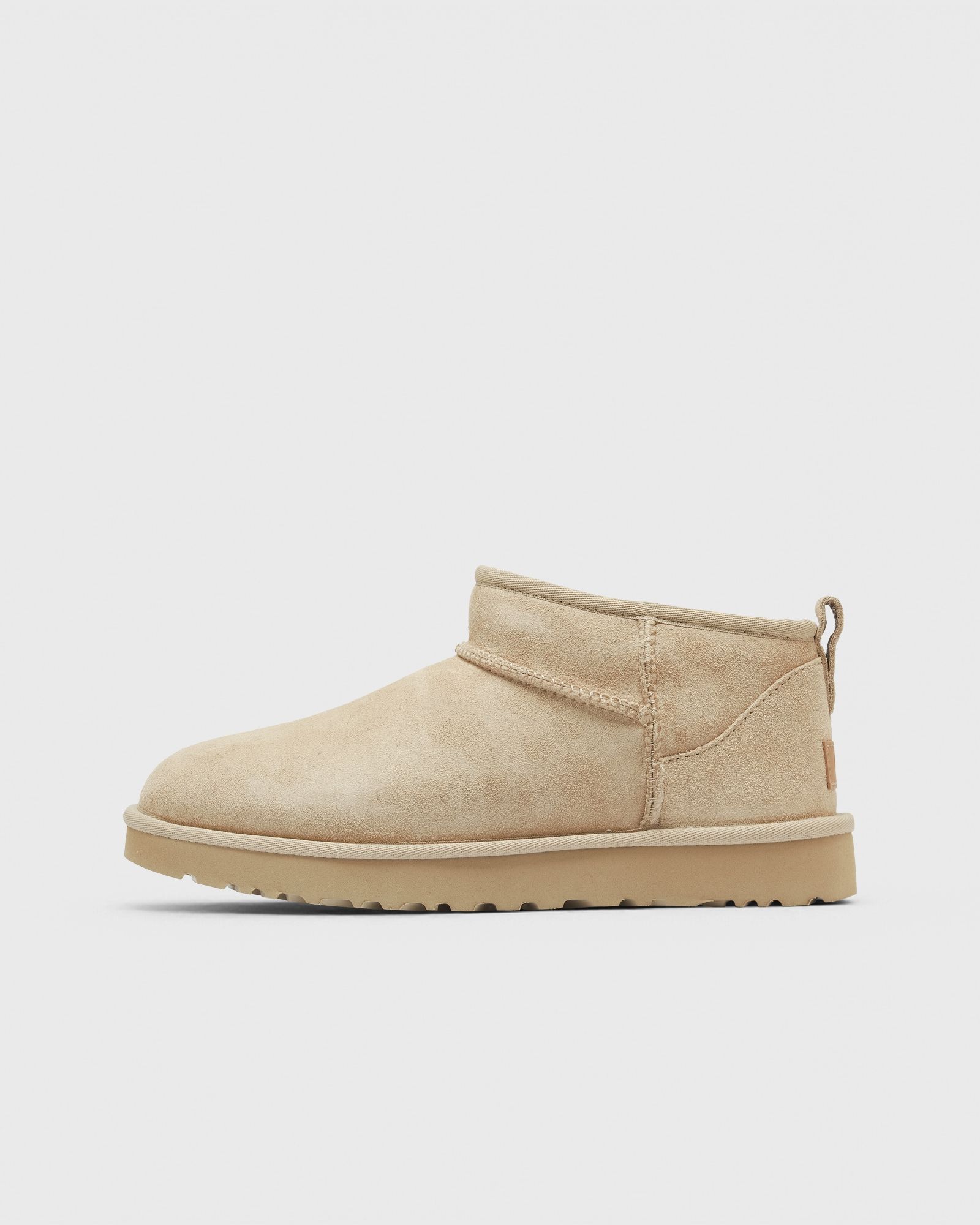 UGG CLASSIC ULTRA MINI, vue de côté