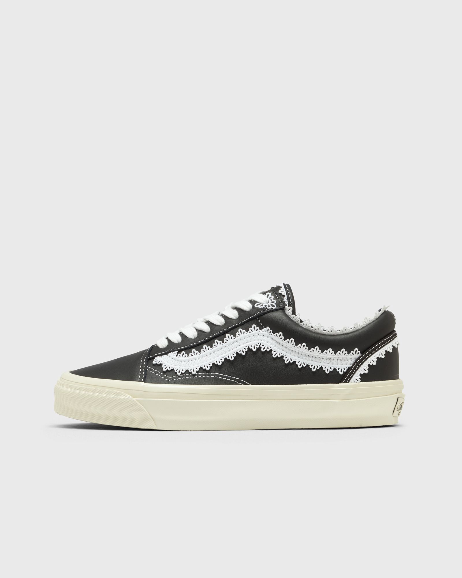 Vans LX OLD SKOOL COQUETTE, black